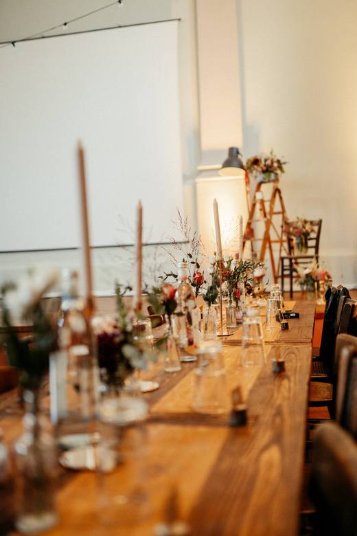 Lange Tafel, festlich gedeckt