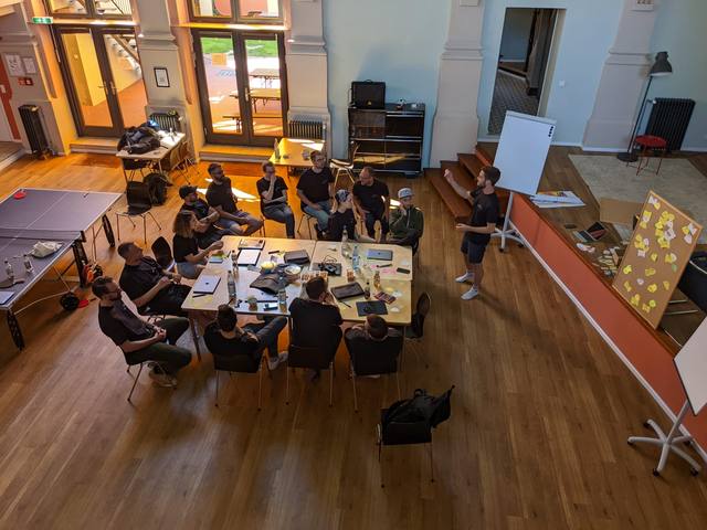 Workshop im Saal, von der Empore gesehen